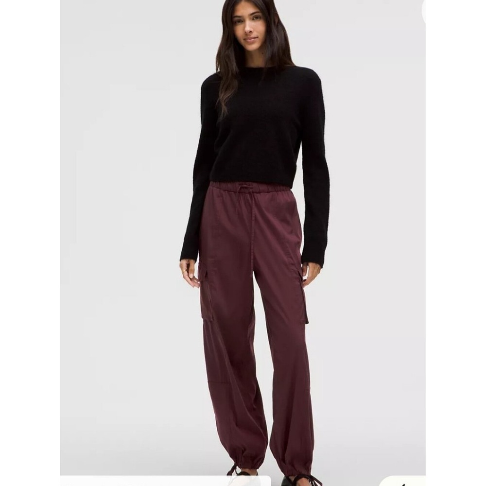 Lululemon Lightweight Adjustable Mid-Rise Cargo Pants Womens XXS Garnet Color